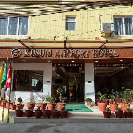 Kusum Airport Hotel Катманду Экстерьер фото