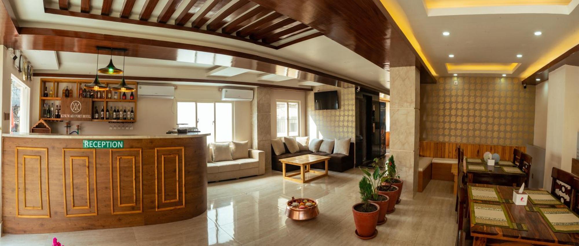 Kusum Airport Hotel Катманду Экстерьер фото