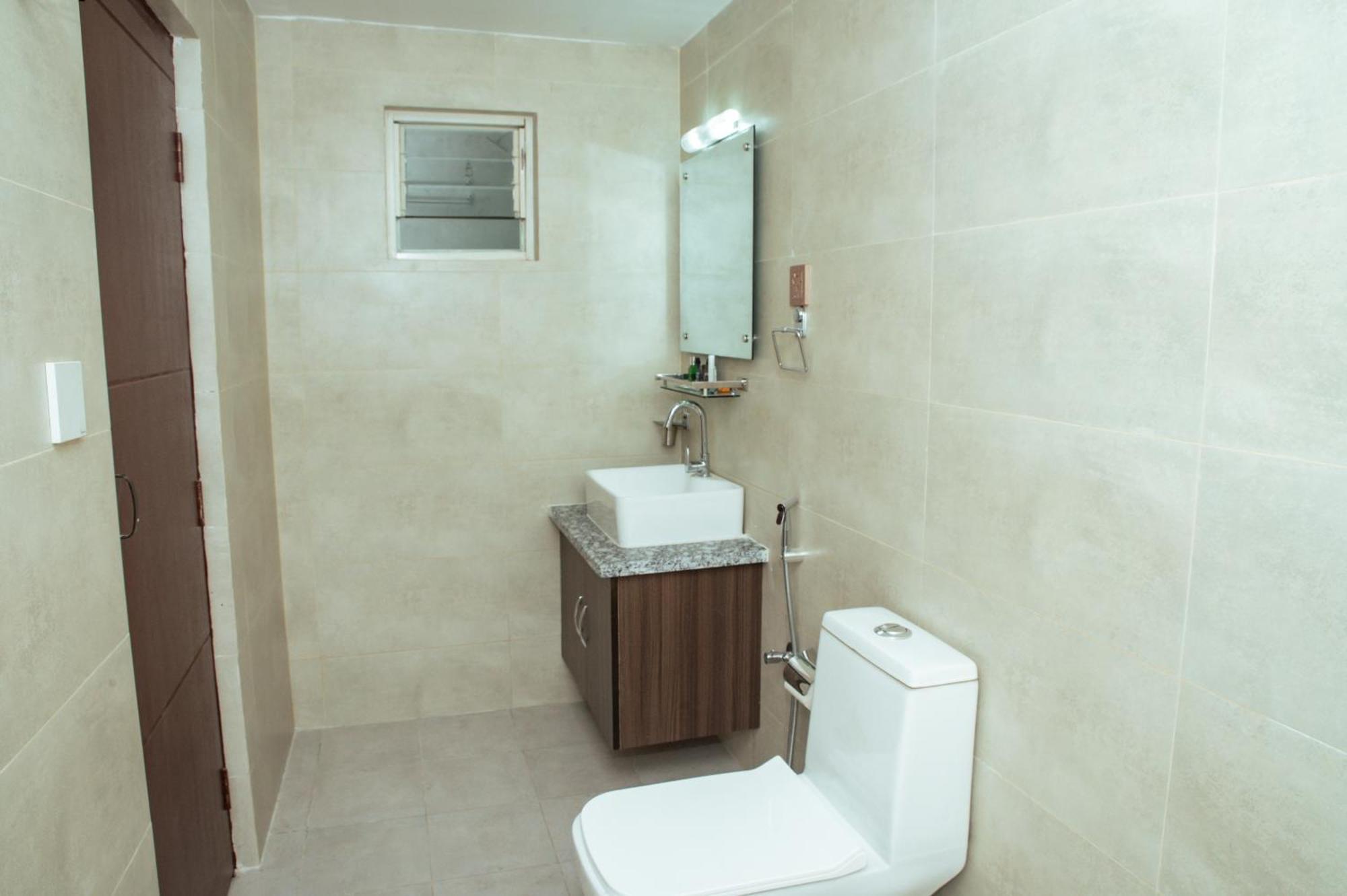 Kusum Airport Hotel Катманду Экстерьер фото