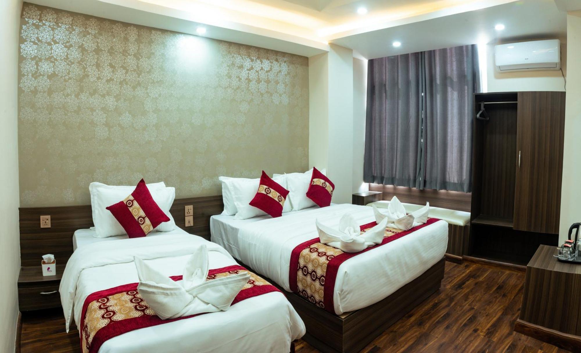 Kusum Airport Hotel Катманду Экстерьер фото